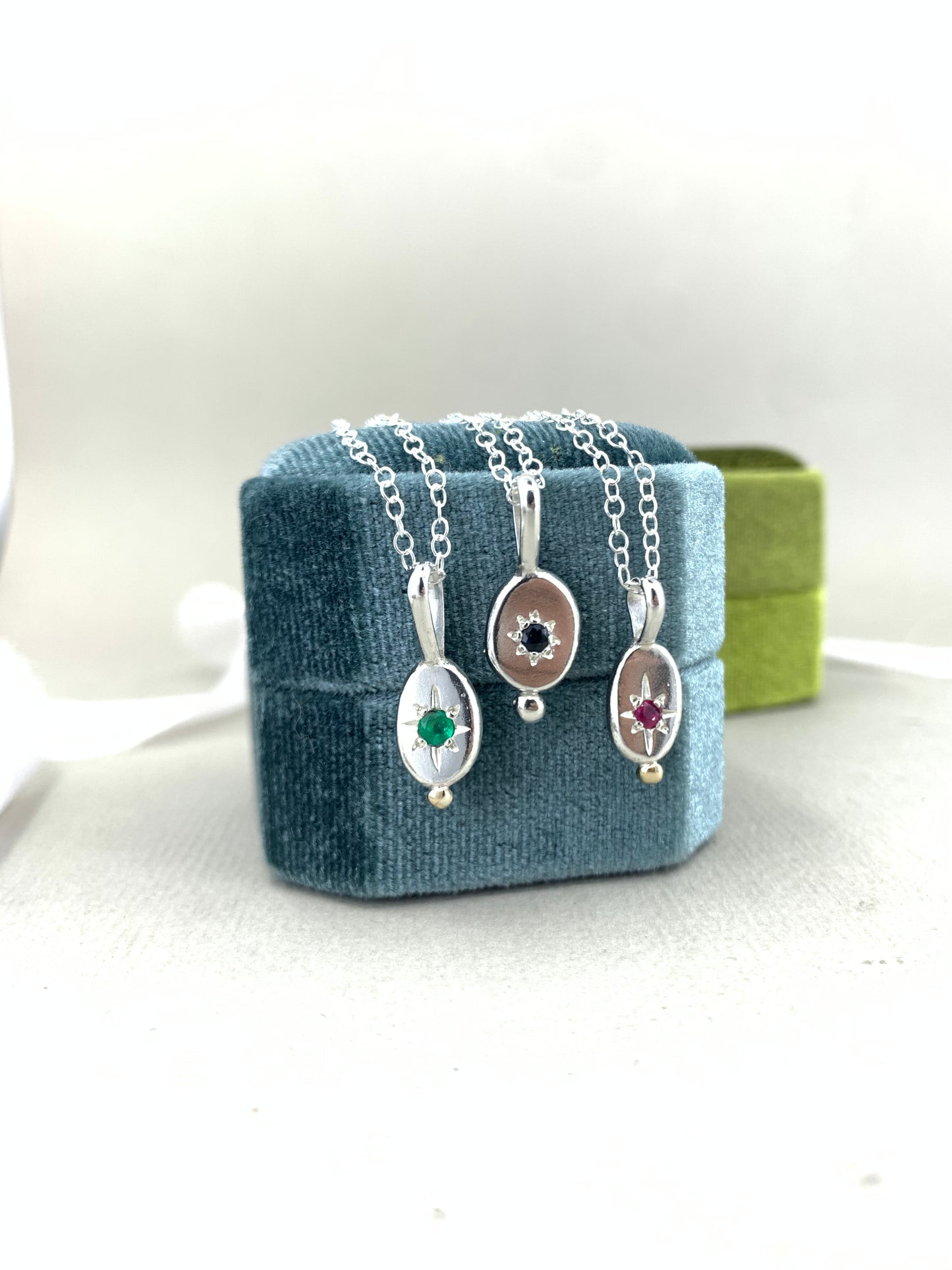 Star set pendant with emerald, sapphire or ruby