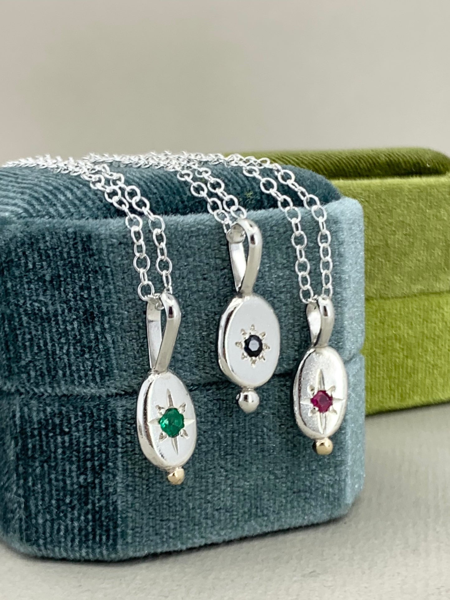 Star set pendant with emerald, sapphire or ruby