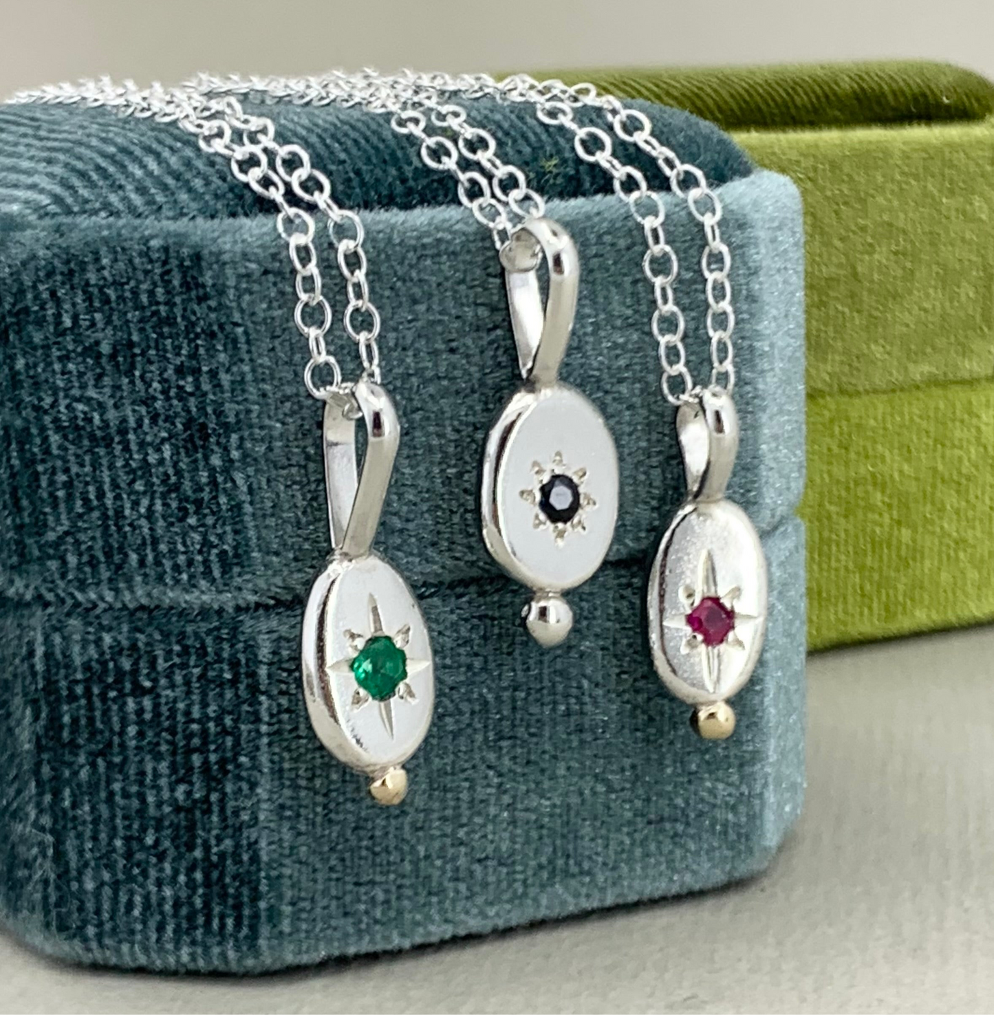 Star set pendant with emerald, sapphire or ruby